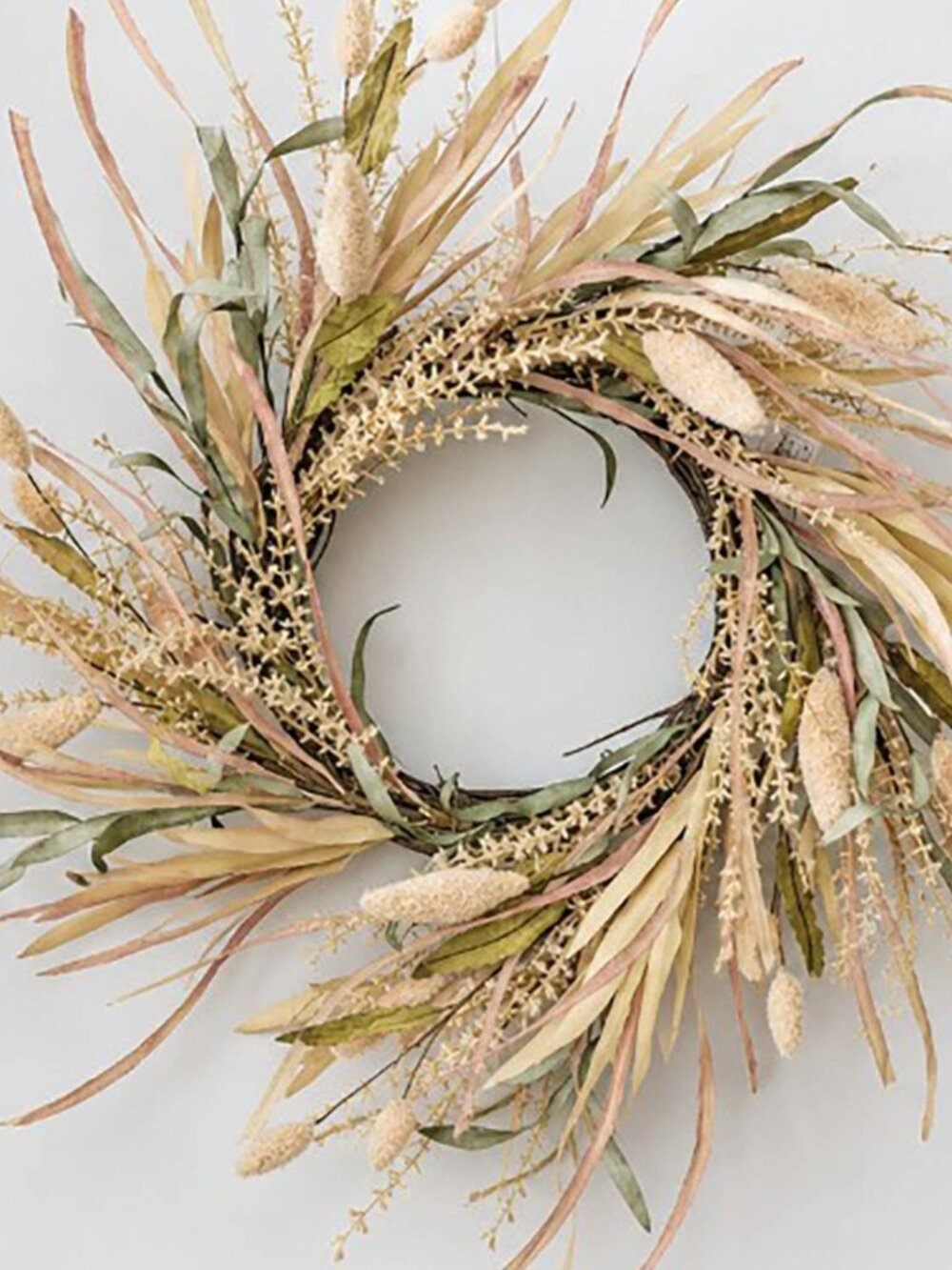 NWT Cream and Natural Wreath